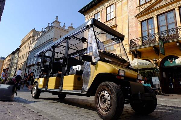 electric-cars-visiting-tours-krakow-tourist