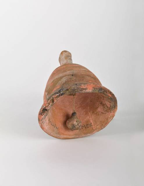 Earthen bell from Emmaus or Rękawka, Kraków, turn of the 20th century, from the collection of the Seweryn Udziela Ethnographic Museum in Kraków, photo by Marcin Wąsik